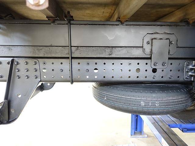 日産アトラス幌ウイング小型（2t・3t）[写真17]