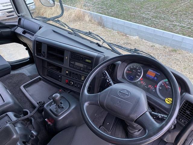 日野プロフィアセルフローダー大型（10t）[写真28]