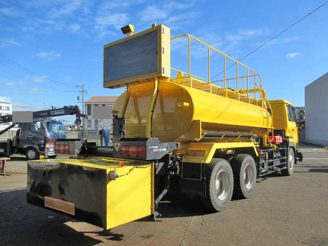 UDトラックスその他の車種散水車大型（10t）[写真02]