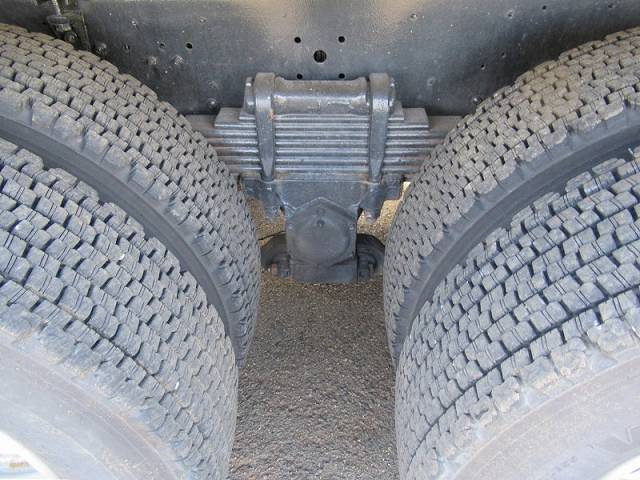 UDトラックスその他の車種散水車大型（10t）[写真22]