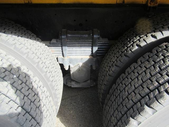 UDトラックスその他の車種散水車大型（10t）[写真23]