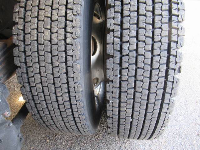 UDトラックスその他の車種散水車大型（10t）[写真27]