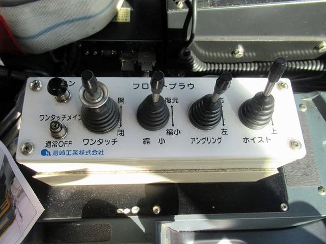 UDトラックスその他の車種散水車大型（10t）[写真30]