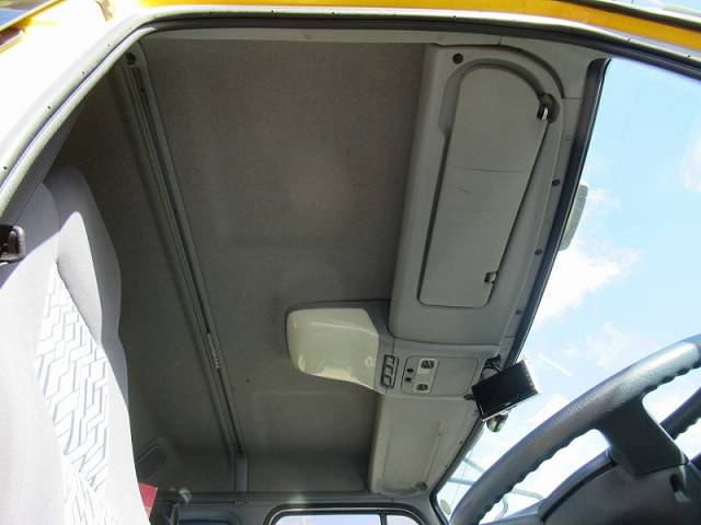 UDトラックスその他の車種散水車大型（10t）[写真35]