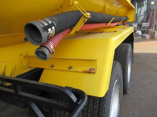 UDトラックスその他の車種散水車大型（10t）[写真36]