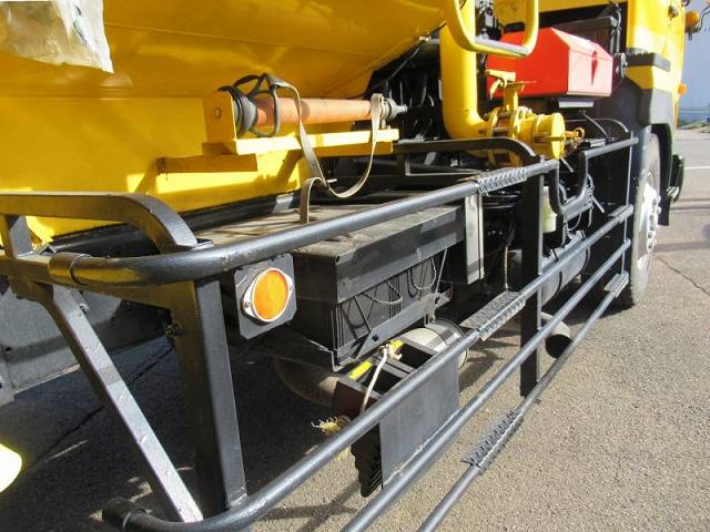 UDトラックスその他の車種散水車大型（10t）[写真09]