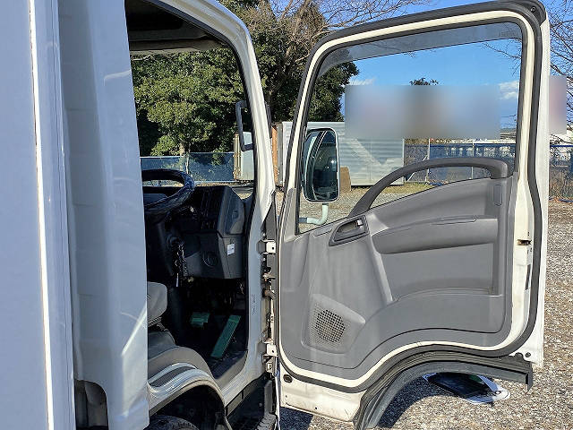 いすゞエルフ冷凍車（冷蔵車）小型（2t・3t）[写真30]