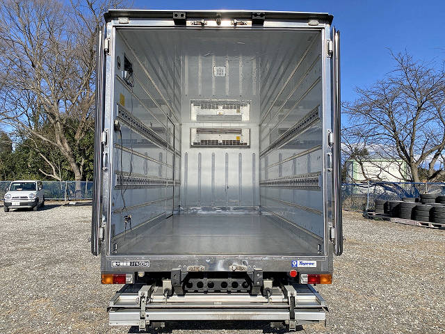 いすゞエルフ冷凍車（冷蔵車）小型（2t・3t）[写真08]