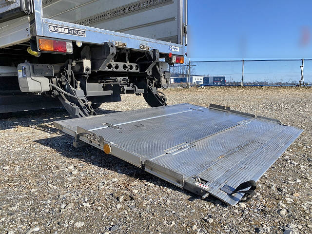 いすゞエルフ冷凍車（冷蔵車）小型（2t・3t）[写真09]