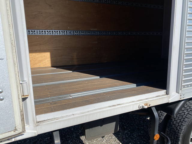 三菱ふそうキャンターアルミバン小型（2t・3t）[写真10]