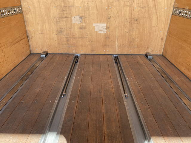 三菱ふそうキャンターアルミバン小型（2t・3t）[写真14]