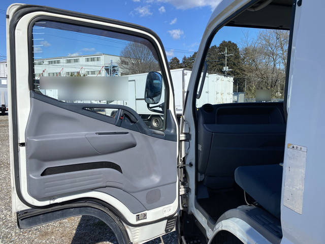 三菱ふそうキャンターアルミバン小型（2t・3t）[写真27]