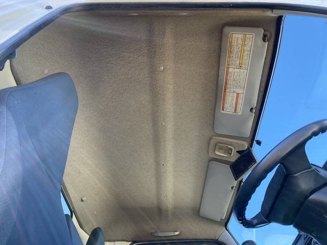 三菱ふそうキャンターアルミバン小型（2t・3t）[写真31]