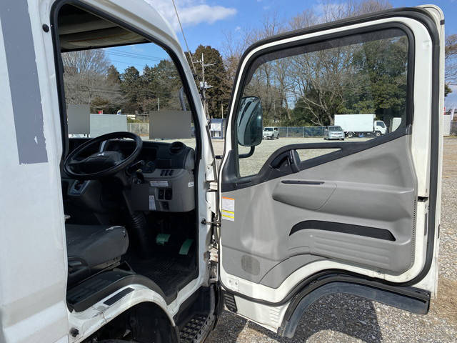 三菱ふそうキャンター冷凍車（冷蔵車）小型（2t・3t）[写真28]