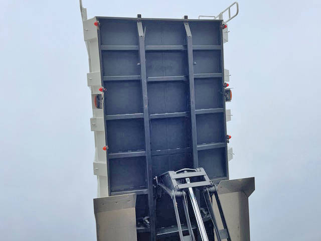 三菱ふそうスーパーグレート深ダンプ（土砂禁ダンプ）大型（10t）[写真15]