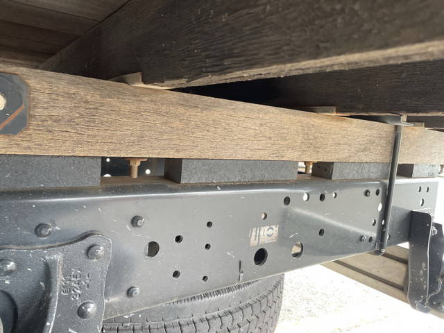 いすゞエルフ平ボディ小型（2t・3t）[写真19]