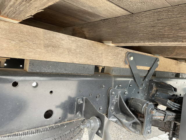 いすゞエルフ平ボディ小型（2t・3t）[写真20]