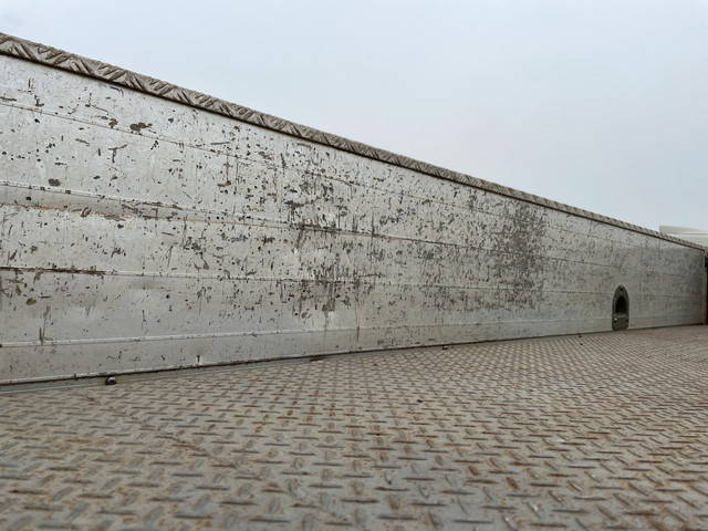 いすゞエルフ平ボディ小型（2t・3t）[写真11]