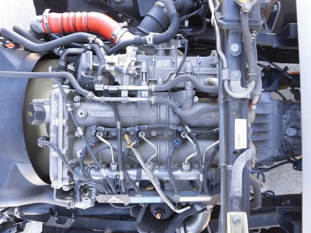 三菱ふそうキャンターアルミウイング小型（2t・3t）[写真18]