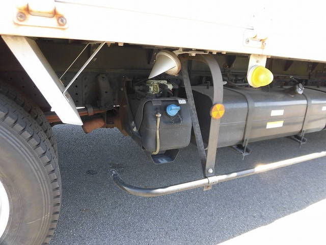 三菱ふそうキャンターアルミウイング小型（2t・3t）[写真23]