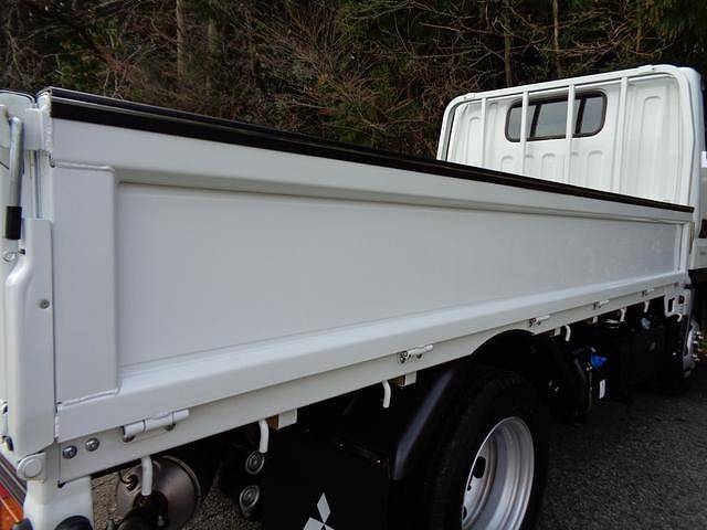 三菱ふそうキャンター平ボディ小型（2t・3t）[写真12]