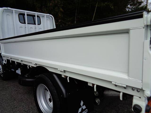 三菱ふそうキャンター平ボディ小型（2t・3t）[写真13]