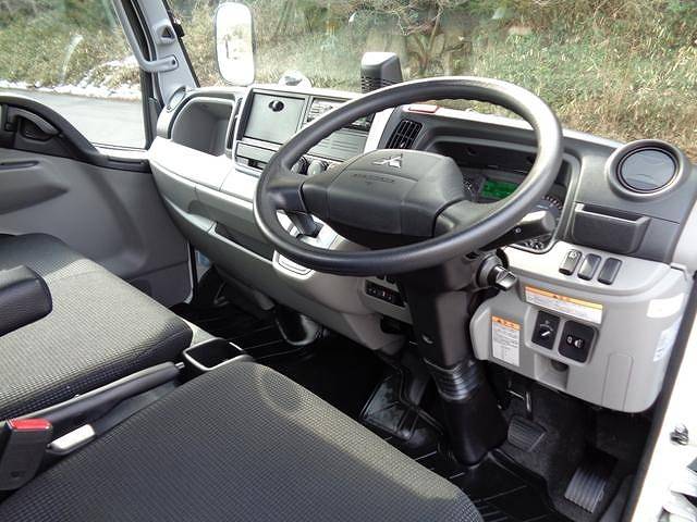 三菱ふそうキャンター平ボディ小型（2t・3t）[写真23]