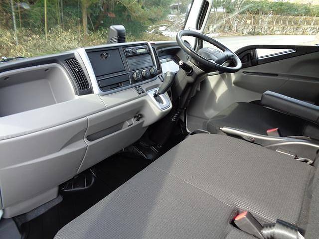 三菱ふそうキャンター平ボディ小型（2t・3t）[写真25]