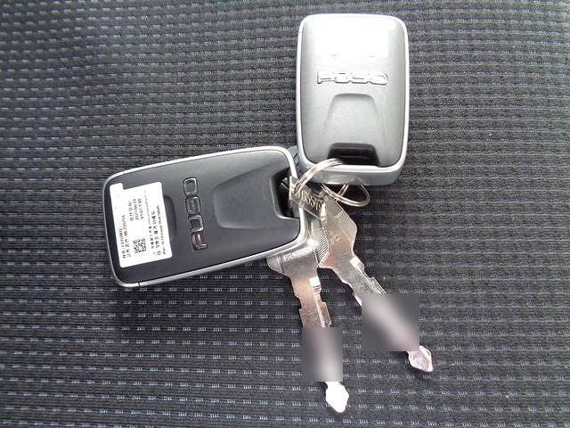 三菱ふそうキャンター平ボディ小型（2t・3t）[写真36]