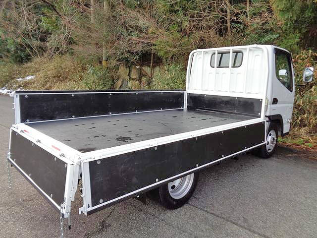 三菱ふそうキャンター平ボディ小型（2t・3t）[写真06]