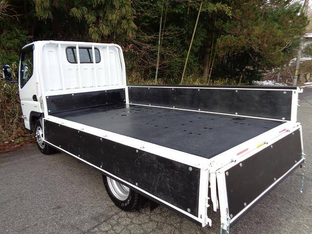 三菱ふそうキャンター平ボディ小型（2t・3t）[写真09]