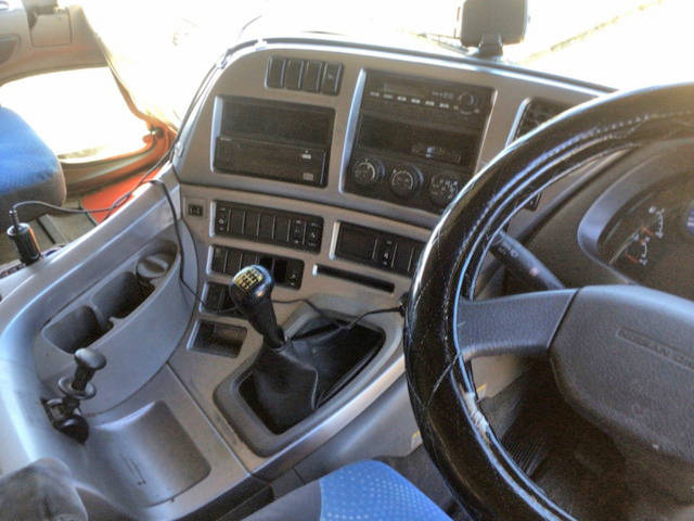 UDトラックスクオンセルフローダー大型（10t）[写真24]