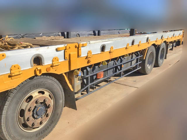 UDトラックスクオンセルフローダー大型（10t）[写真09]