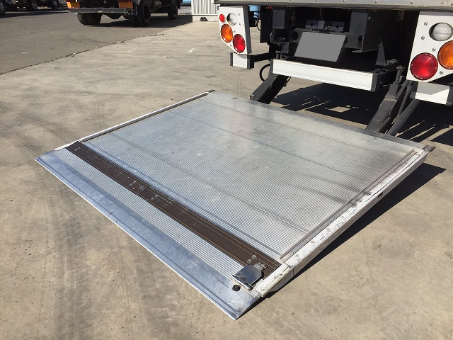 UDトラックスコンドルアルミバン小型（2t・3t）[写真02]