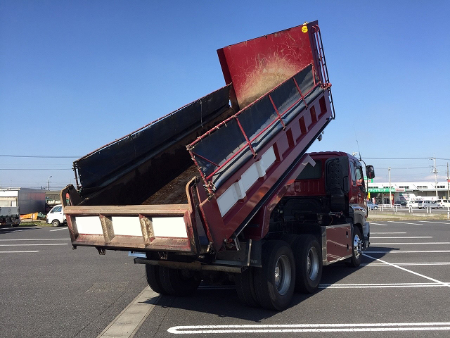 いすゞギガダンプ大型（10t）[写真02]