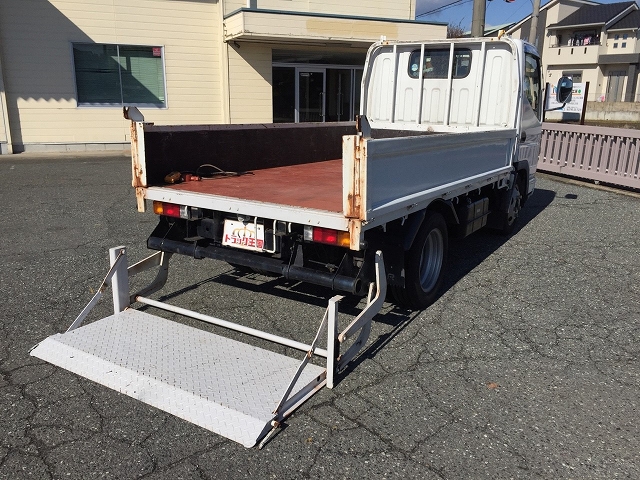 三菱ふそうキャンター平ボディ小型（2t・3t）[写真02]