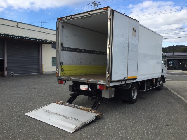 いすゞエルフパネルバン小型（2t・3t）[写真02]