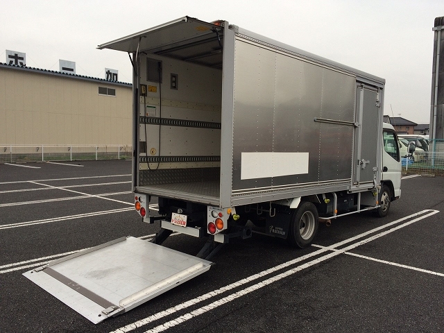 三菱ふそうキャンターアルミバン小型（2t・3t）[写真02]