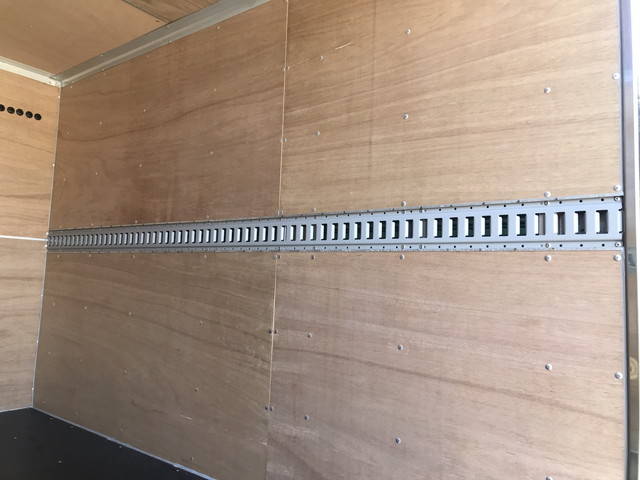 いすゞエルフアルミバン小型（2t・3t）[写真12]