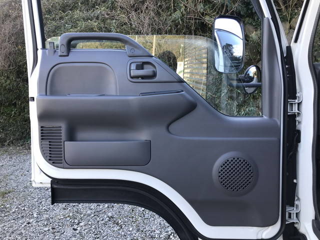 いすゞエルフアルミバン小型（2t・3t）[写真25]