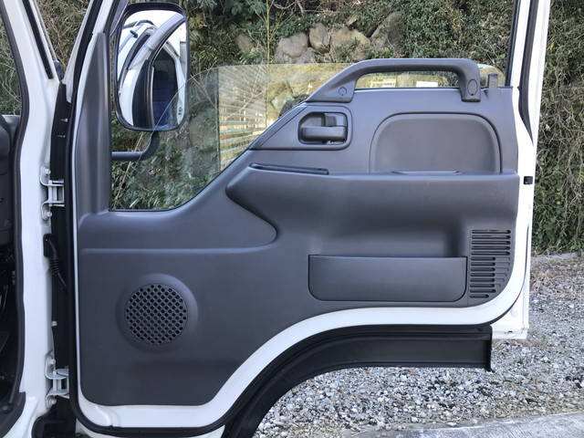 いすゞエルフアルミバン小型（2t・3t）[写真26]