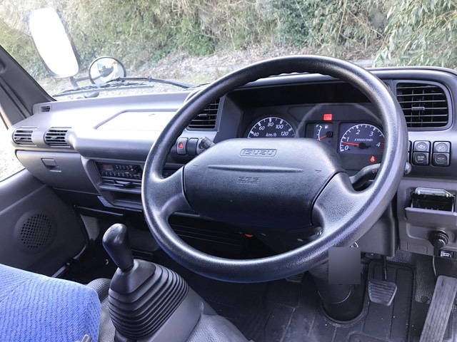 いすゞエルフアルミバン小型（2t・3t）[写真30]