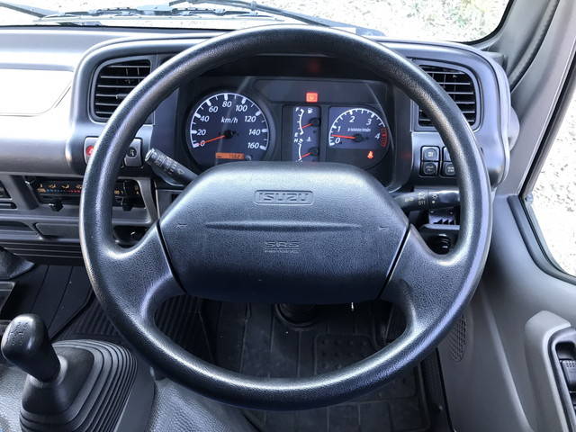 いすゞエルフアルミバン小型（2t・3t）[写真32]