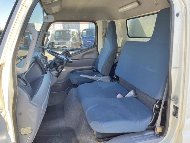 三菱ふそうキャンターアルミバン小型（2t・3t）[写真32]