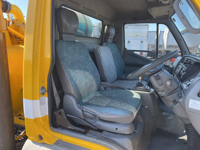三菱ふそうファイターミニヨン汚泥吸引車中型（4t）[写真30]