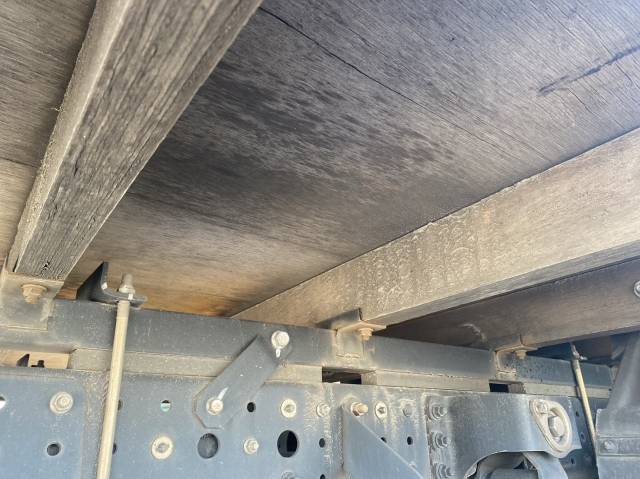 三菱ふそうキャンター平ボディ小型（2t・3t）[写真25]