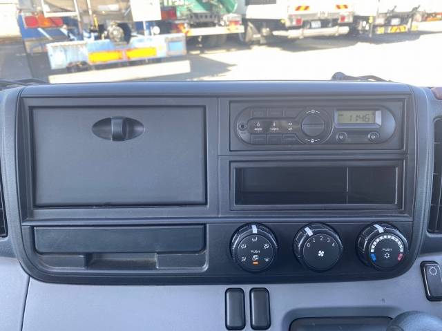 三菱ふそうキャンター平ボディ小型（2t・3t）[写真34]