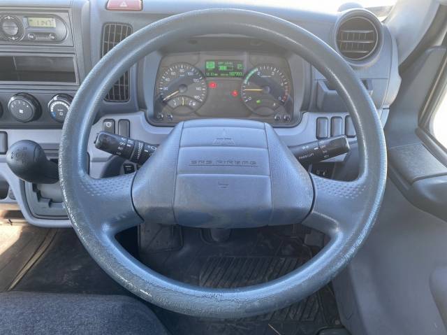 三菱ふそうキャンター平ボディ小型（2t・3t）[写真35]