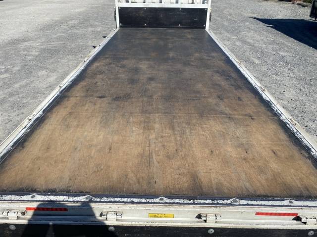 三菱ふそうキャンター平ボディ小型（2t・3t）[写真09]