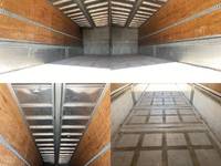 いすゞギガアルミウイング大型（10t）[写真12]